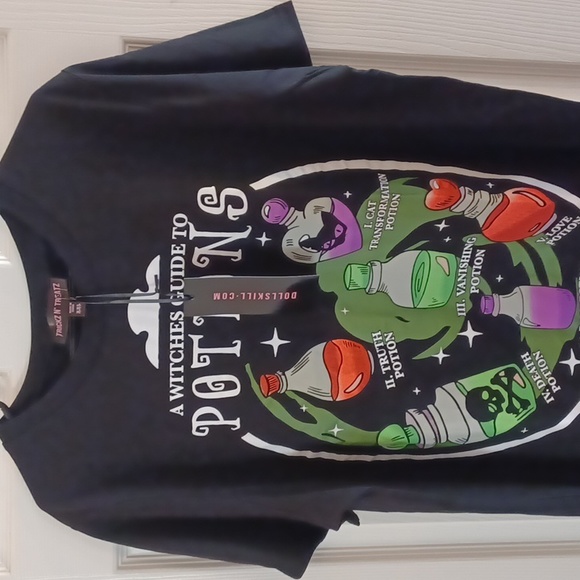 DOLLSKILL 2x TRICKZ N TREATZ BLACK SHORT-SLEEVED guide to potions - Picture 11 of 13